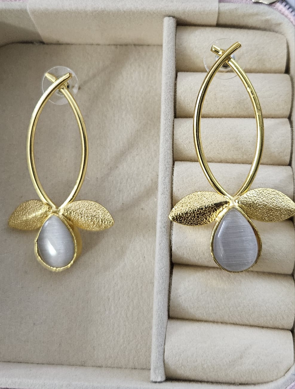 Leaf Drop Stone Earrings