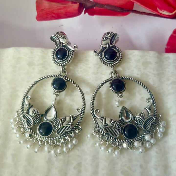 Black Stone Fish Motif Earrings