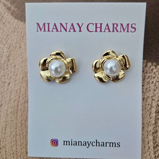 Classic Pearl Flower Studs